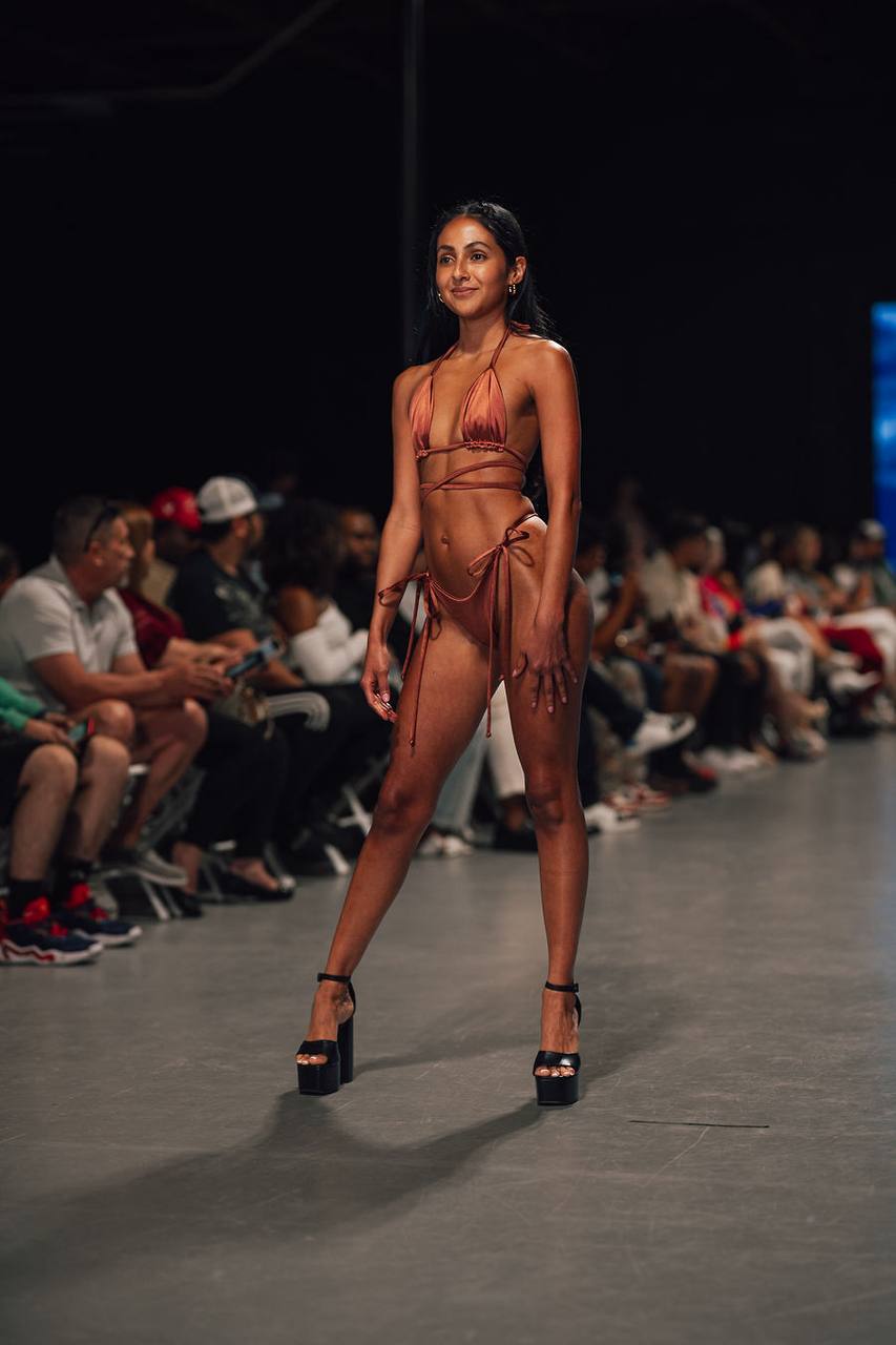 Isla Cortez runway